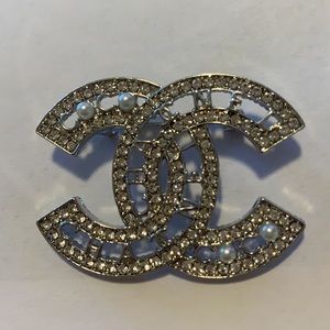BROOCH. SILVER